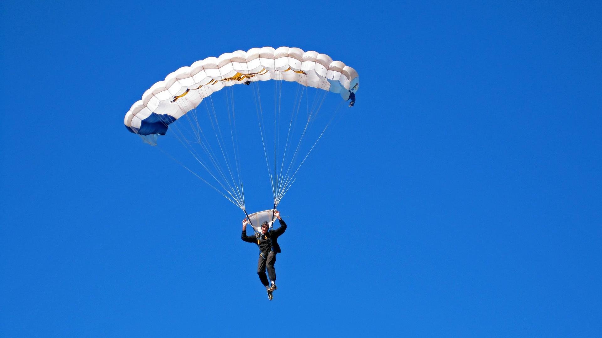 戈贝尔，广厦与独行侠对决中的隐形胜负手